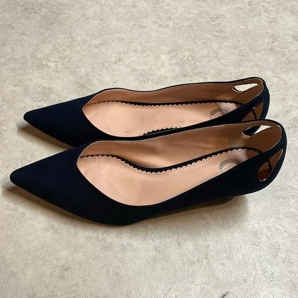 Journee Collection woman’s navy blue micro suede heels. Size 7.5. - Picture 5 of 11